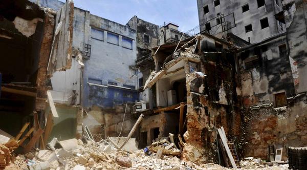 Confirman fallecidos en derrumbe en La Habana
