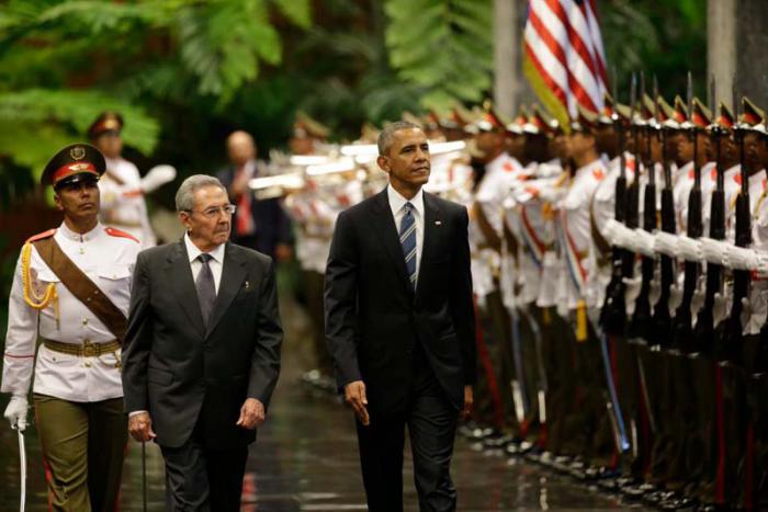 Recibe Raúl Castro a Obama