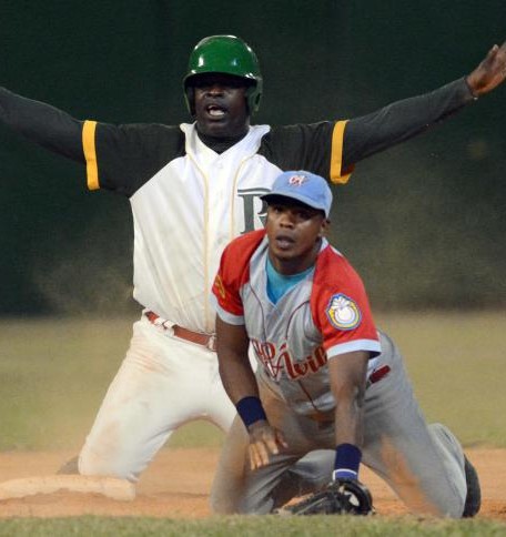 La corona del béisbol cubano busca un dueño