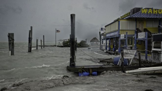 Irma impacta a Naples