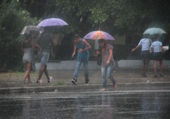 Alerta por intensas lluvias en Cuba.