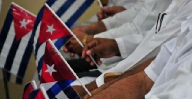 Roban a médicos cubanos