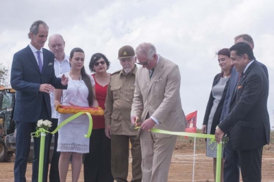 Inaugura Carlos de Gales obras de parque solar en Cuba