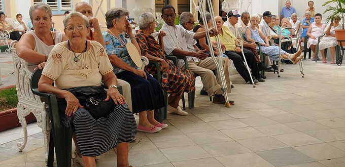 La población cubana decrece y envejece