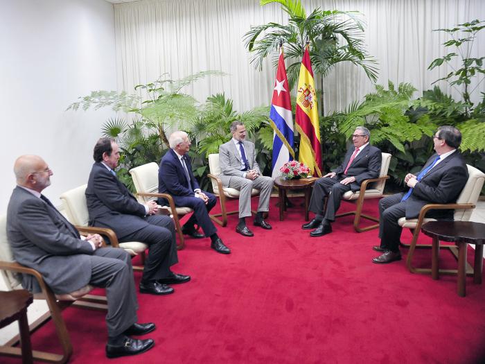 Rey de España visita a Raúl Castro