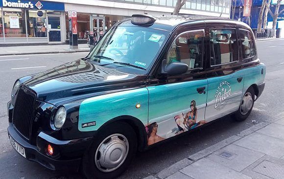 Taxis de Londres promocionan a Cuba como destino turístico