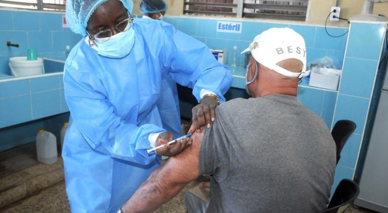 Mantiene Cuba segundo lugar en el mundo en vacunación anti-covid-19