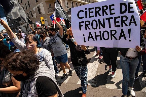 Exigen chilenos cierre de las fronteras con Bolivia y Perú