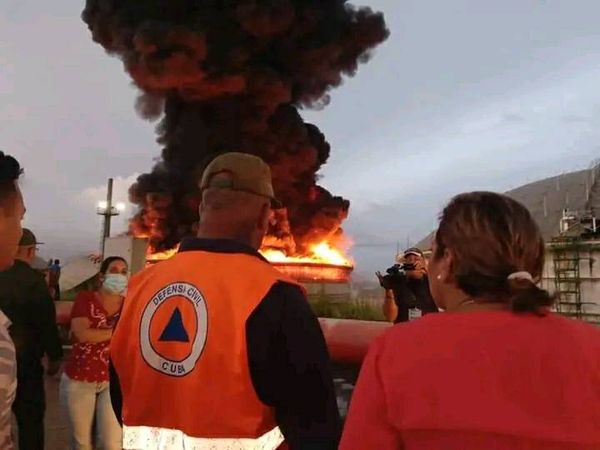 Descarga eléctrica provoca incendio en zona industrial de Matanzas