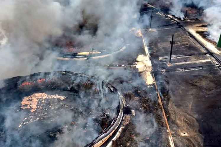 Incendio en Matanzas bajo control pero sin extinguirse