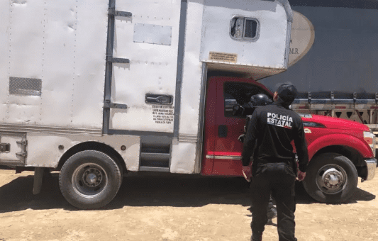 Rescatan a migrantes hacinados en camiones en México
