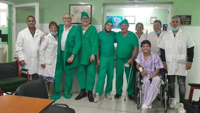 Clavadista cubano que cayó de un tercer piso recibe alta médica