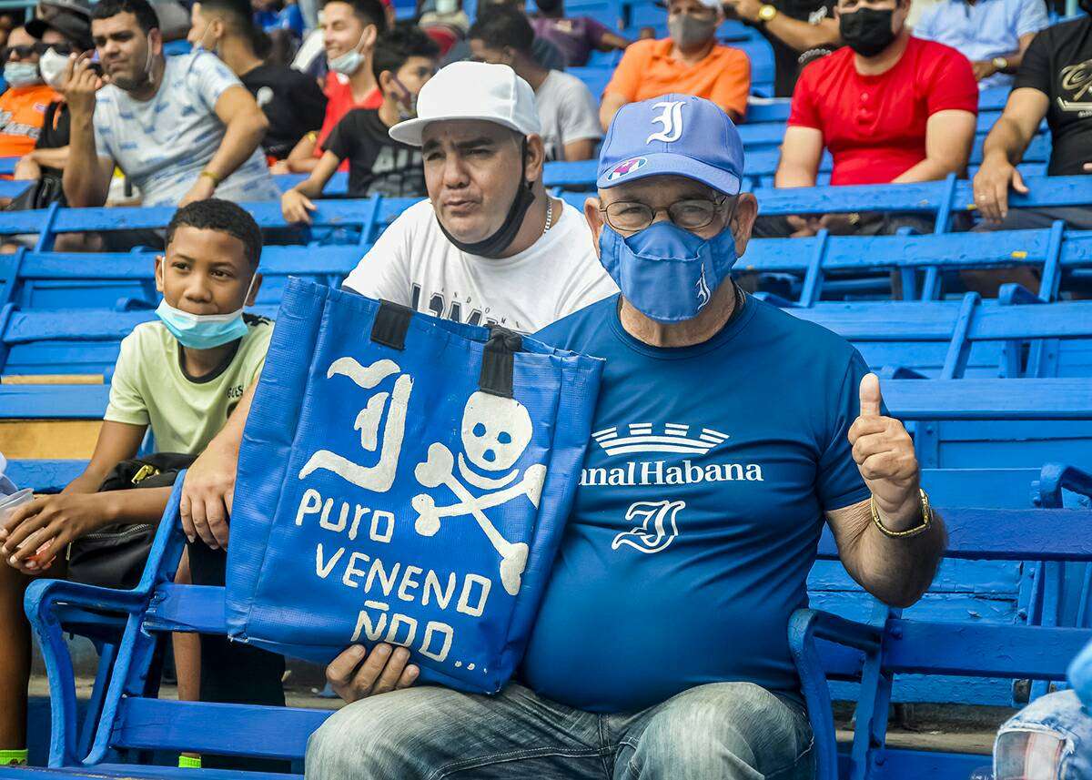 Polémica entorno a la muerte de icónico aficionado al béisbol cubano
