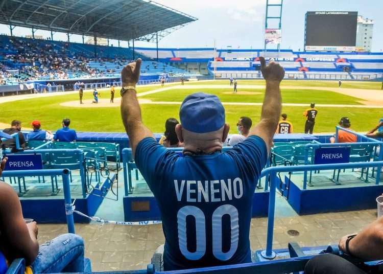 Muere icónico aficionado del béisbol cubano