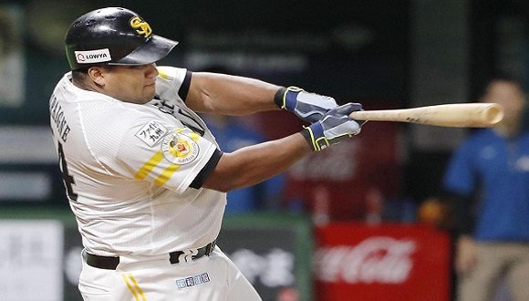 Regresa Alfredo Despaigne al béisbol profesional japonés