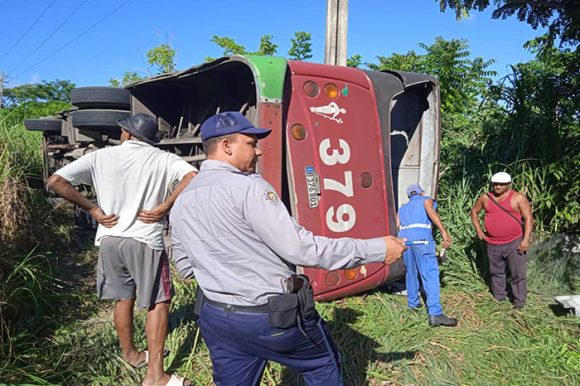 Suman 36 las víctima tras vuelco de un ómnibus en La Habana