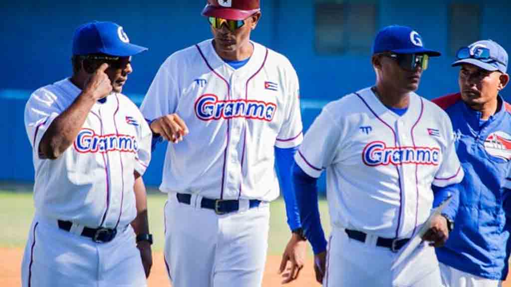 Entrenan cubanos en sede de Liga de Campeones de Béisbol