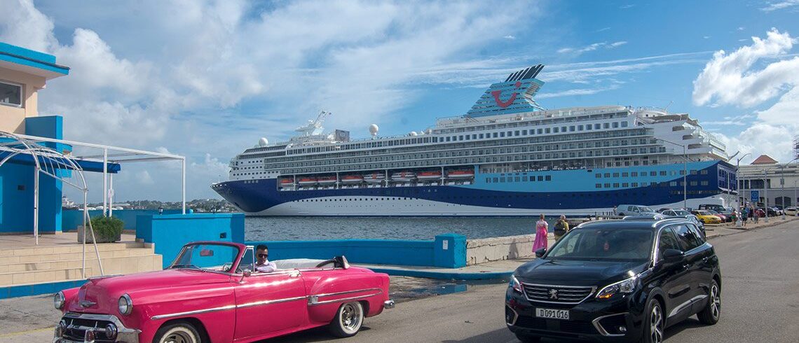 Llega a La Habana crucero británico