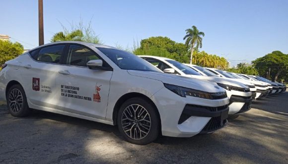 Rusia dona a La Habana vehículos destinados a sectores de salud y educación