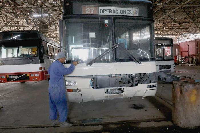 Avanza reparación de ómnibus de pasajeros destinados a La Habana