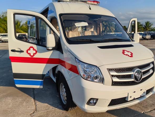 Arriban a Cuba medio centenar de modernas ambulancias