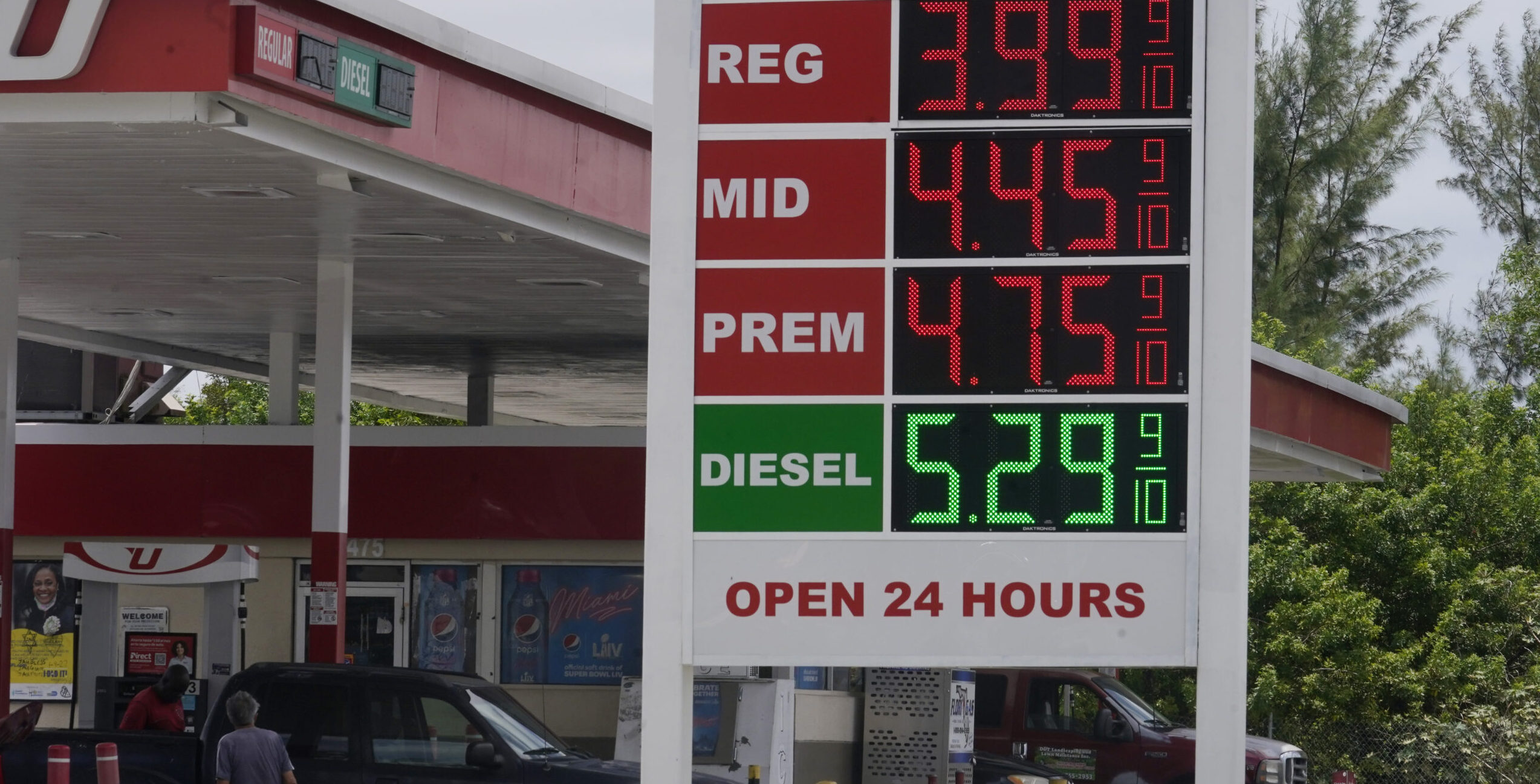 Descontento en Estados Unidos por aumento del precio de gasolina