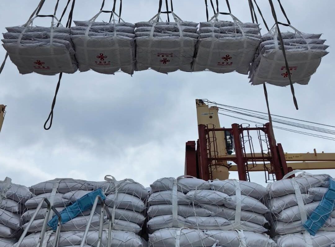 Arriba a La Habana cargamento de arroz donado por China
