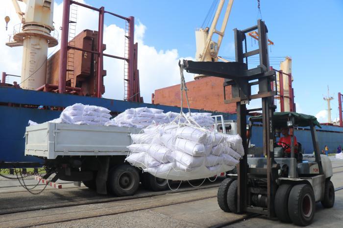 Recibe Cuba tercer lote de arroz donado por China