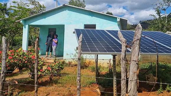 Impulsan Unión Europea y ONU instalación de fuentes renovables en cultivo de frutos menores en Cuba