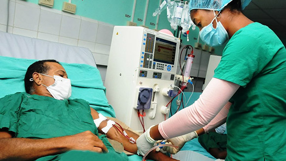 Trasladarán a pacientes cubanos con tratamiento de hemodiálisis en autos eléctricos